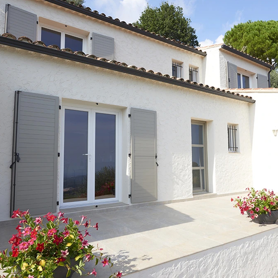 Installation de fenêtres et portes-fenêtres sur mesure au Pays Basque & Landes | Batinova Rénovation