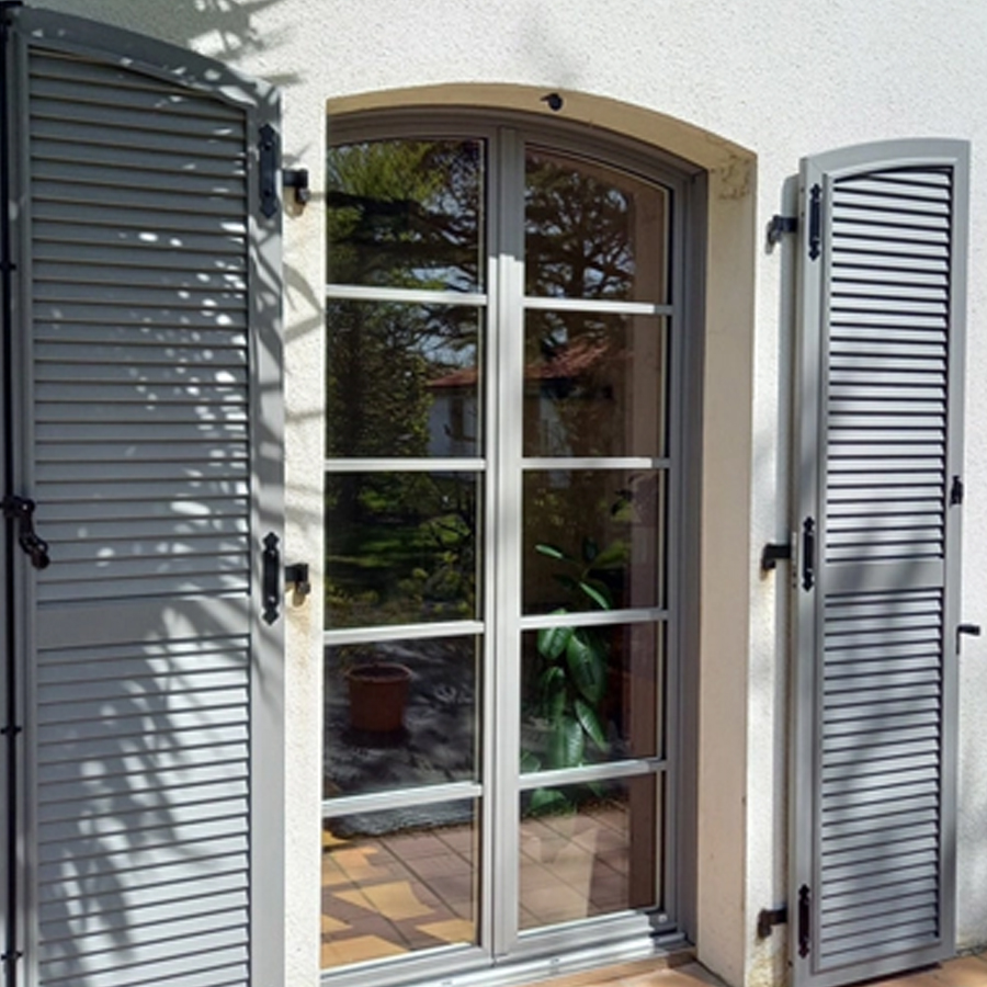 Installation de volets roulants & battants au Pays Basque | Batinova Rénovation